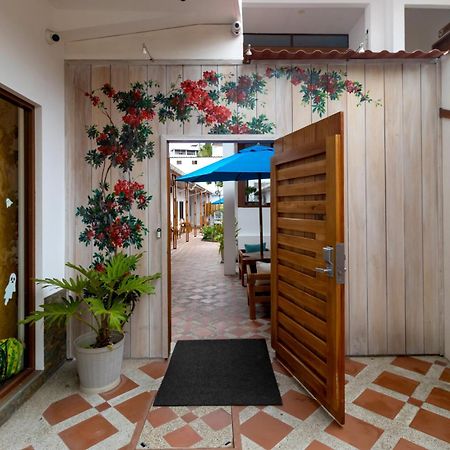 Plaza Luna Suites Puerto Ayora  Buitenkant foto