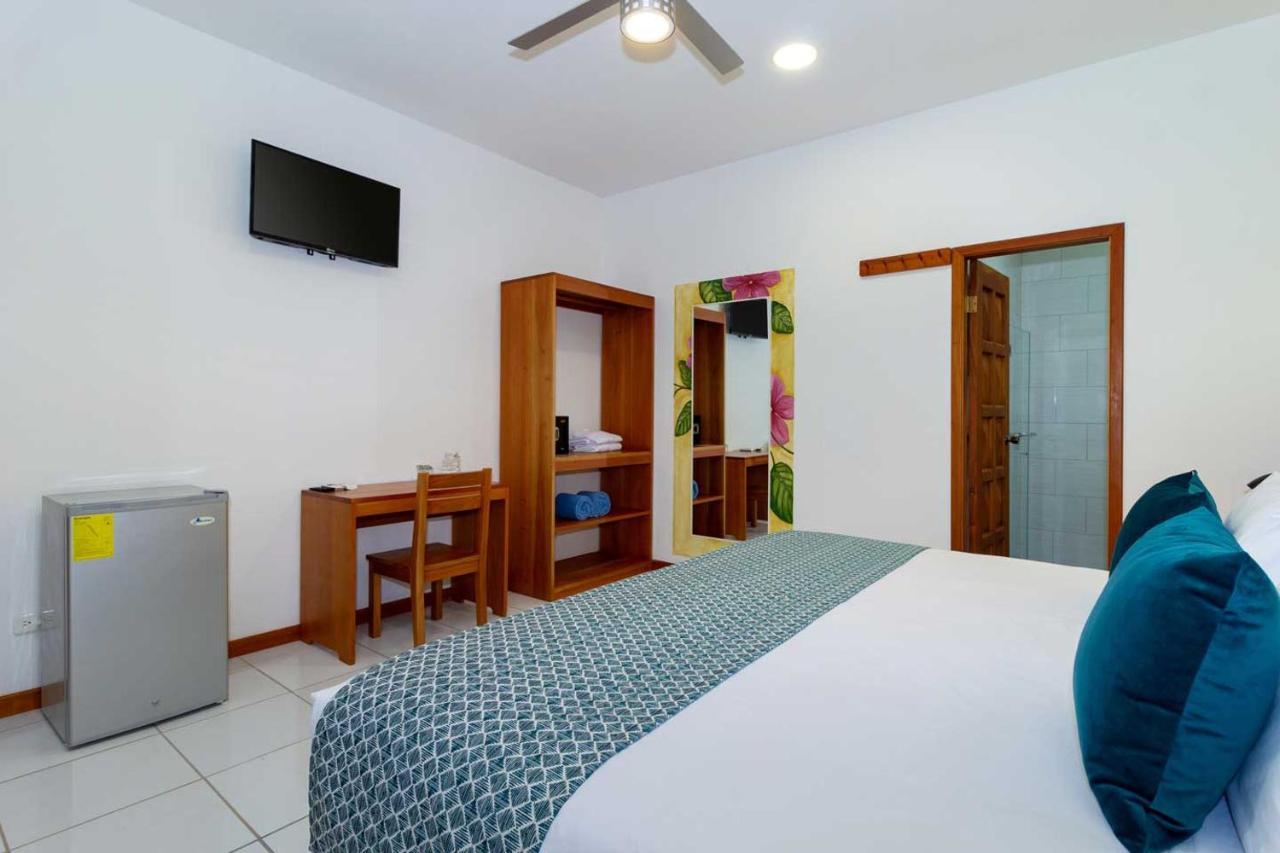 Plaza Luna Suites Puerto Ayora  Buitenkant foto