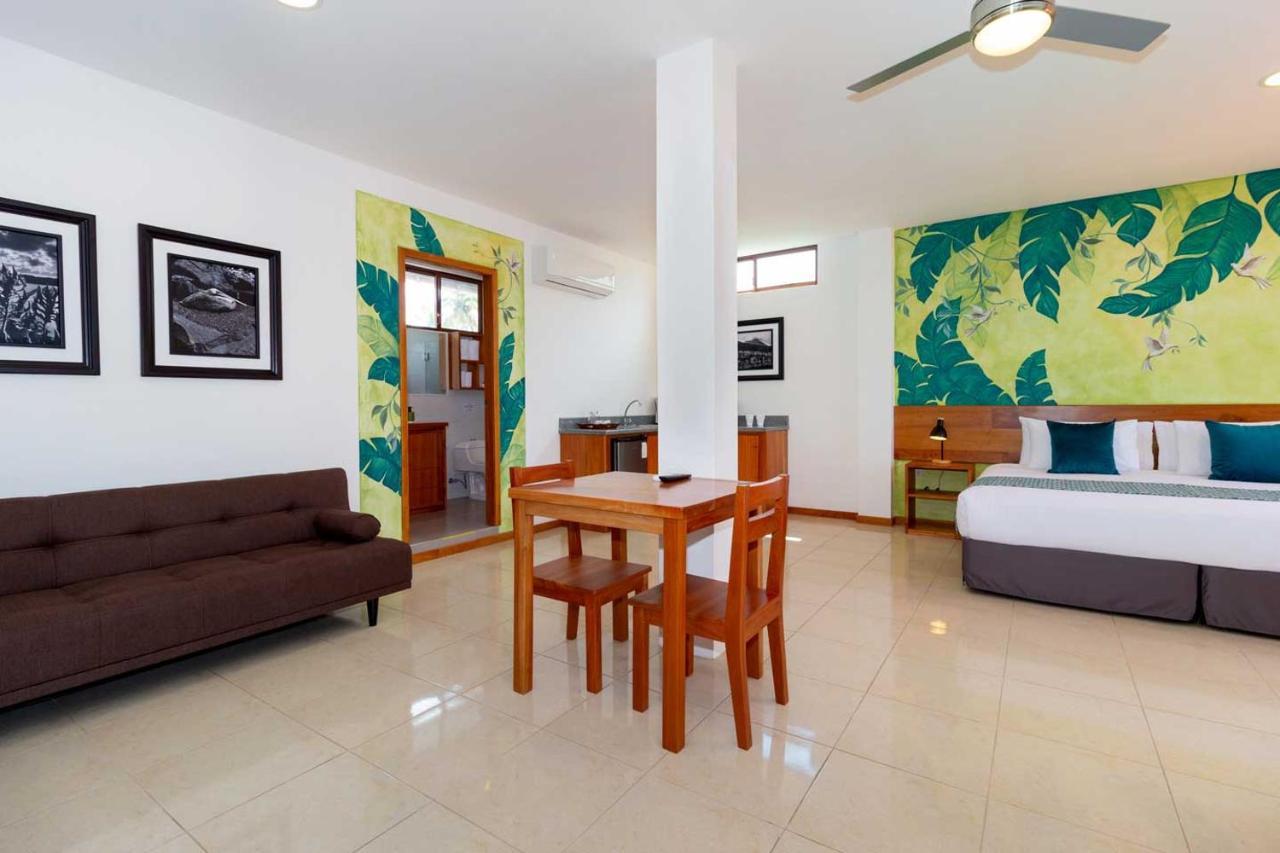 Plaza Luna Suites Puerto Ayora  Buitenkant foto