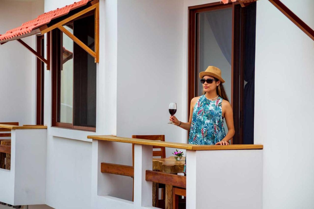 Plaza Luna Suites Puerto Ayora  Buitenkant foto