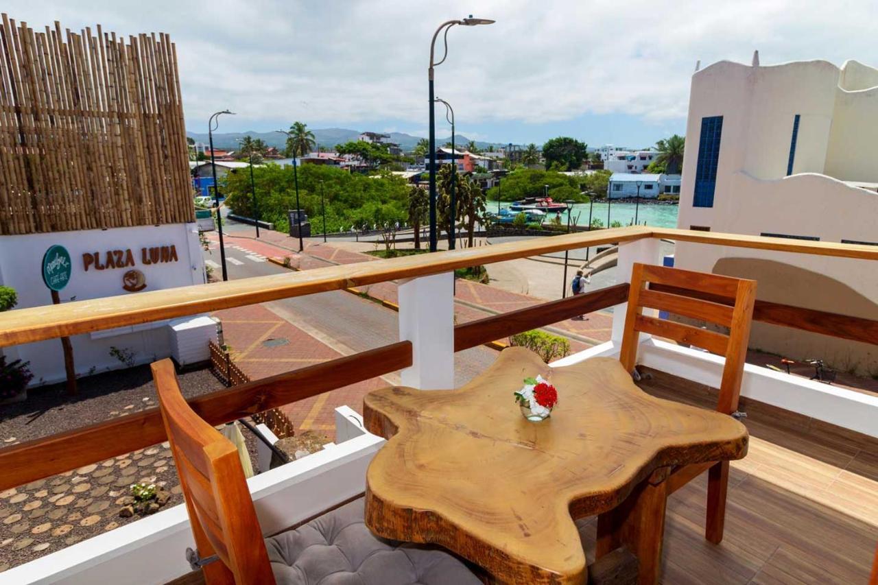 Plaza Luna Suites Puerto Ayora  Buitenkant foto