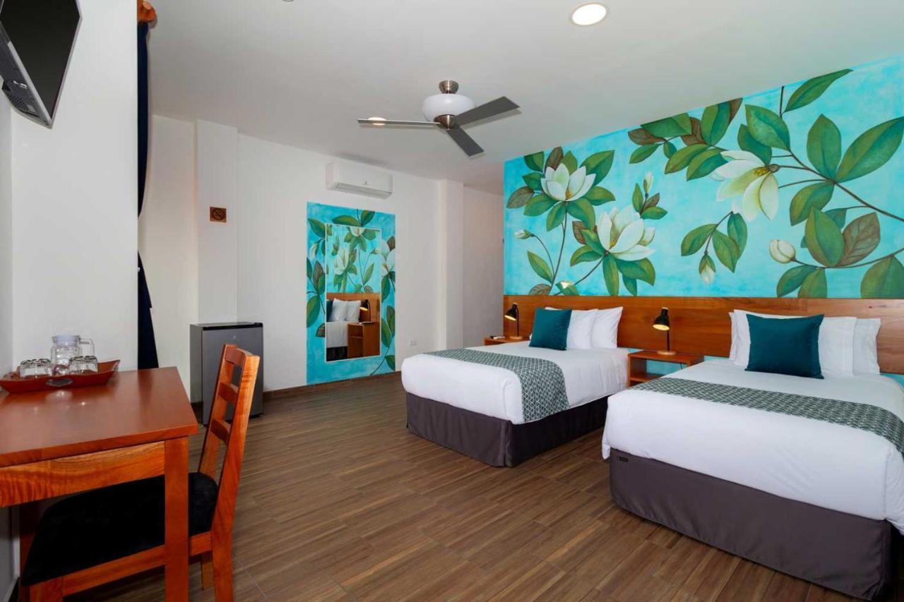 Plaza Luna Suites Puerto Ayora  Buitenkant foto
