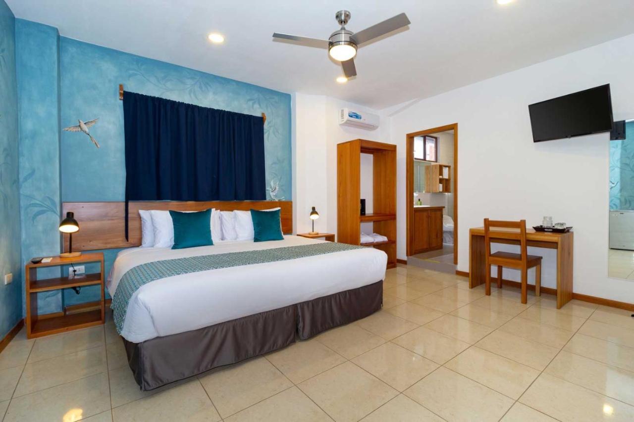 Plaza Luna Suites Puerto Ayora  Buitenkant foto