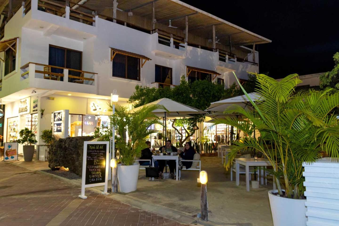 Plaza Luna Suites Puerto Ayora  Buitenkant foto
