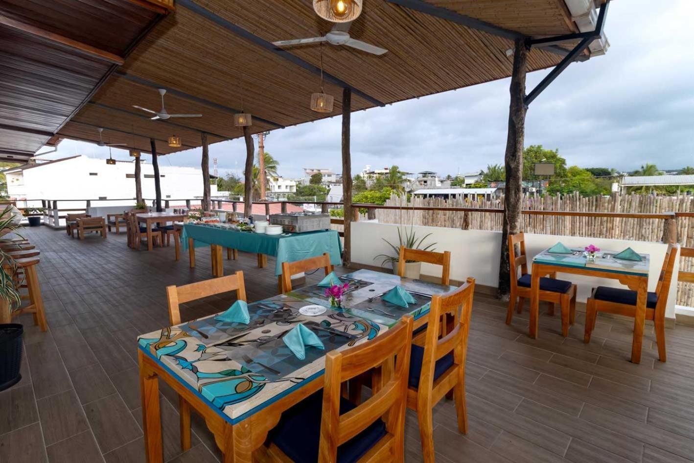 Plaza Luna Suites Puerto Ayora  Buitenkant foto