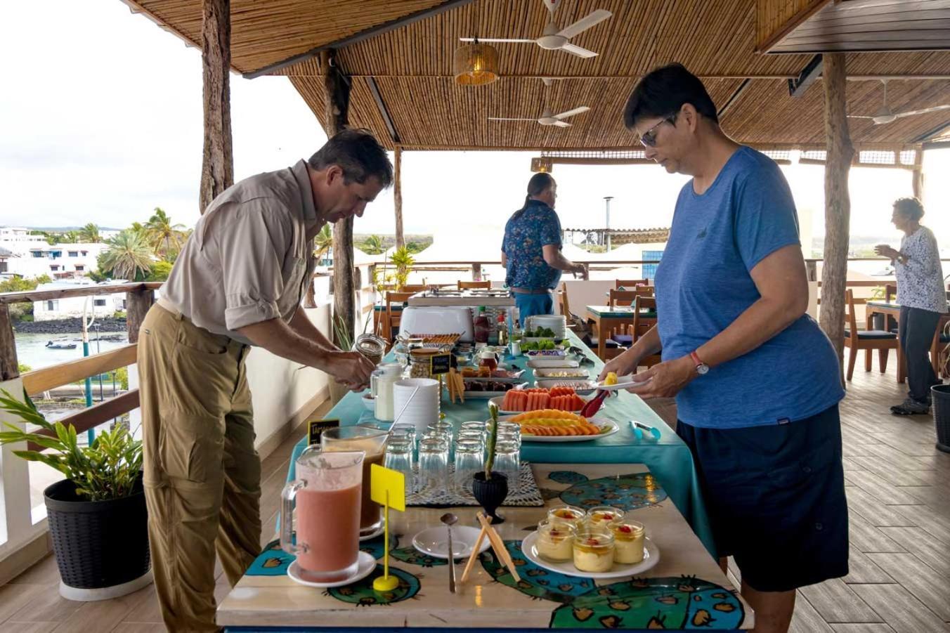 Plaza Luna Suites Puerto Ayora  Buitenkant foto