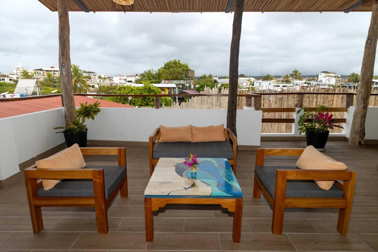 Plaza Luna Suites Puerto Ayora  Buitenkant foto