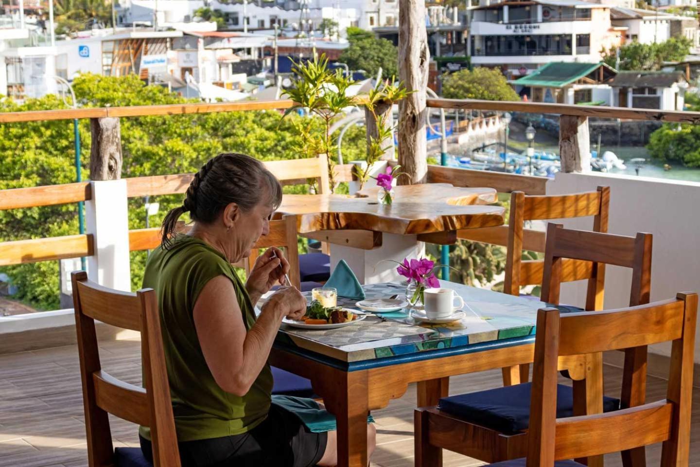 Plaza Luna Suites Puerto Ayora  Buitenkant foto