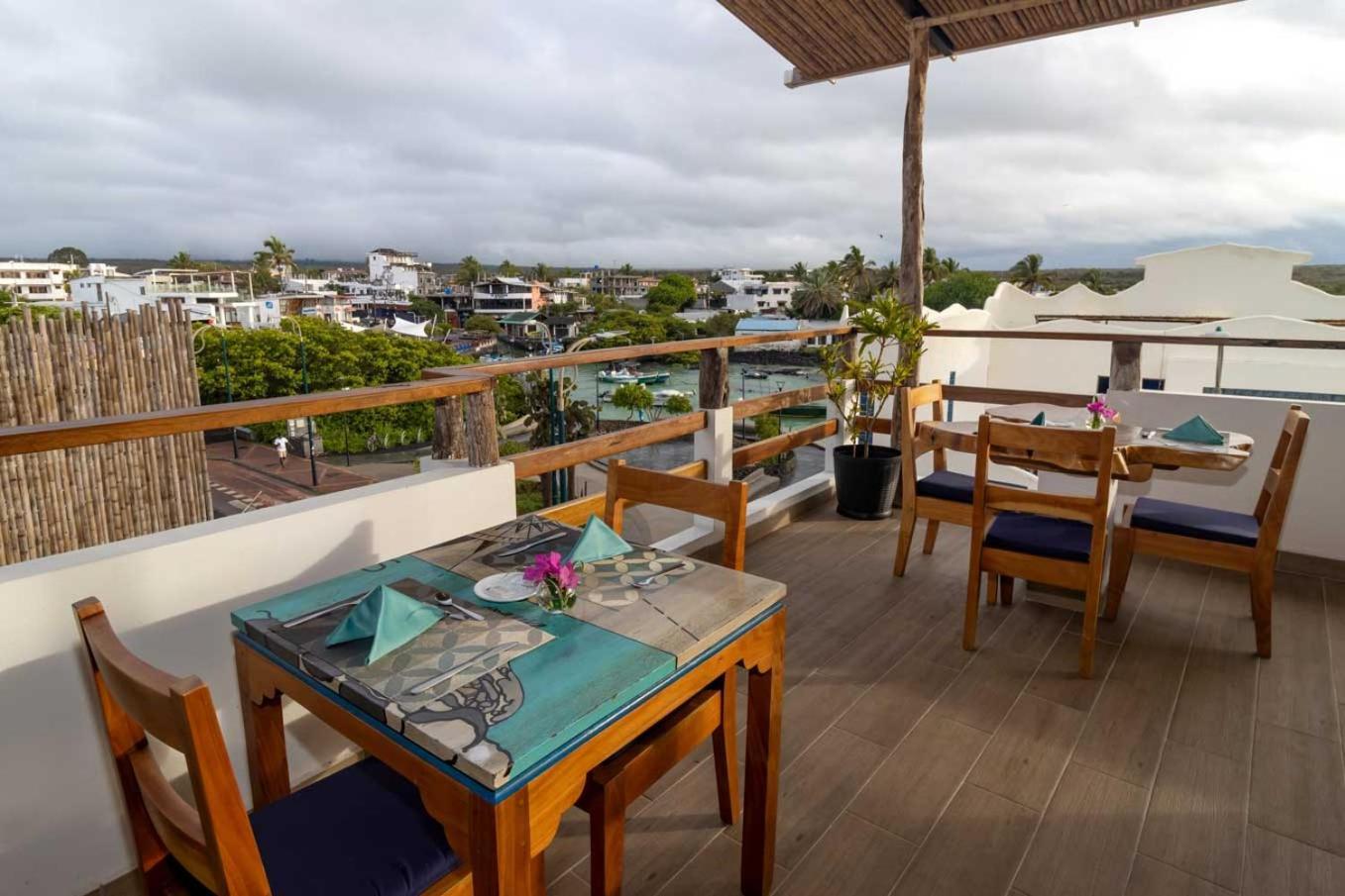 Plaza Luna Suites Puerto Ayora  Buitenkant foto